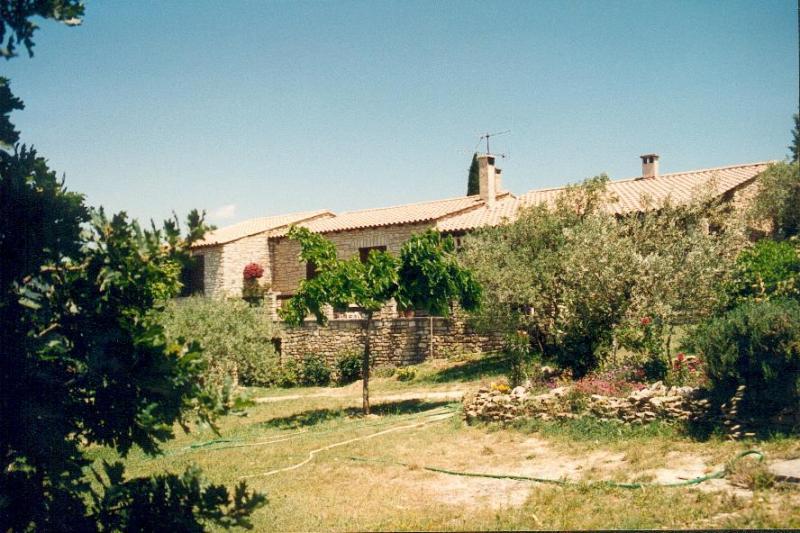 Stone house for sale in Gordes with view on the Luberon montain.